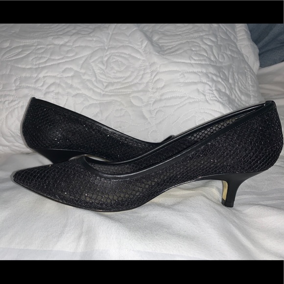 Black netted heels - Picture 2 of 3